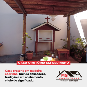 Casa oratória cedrinho Uma casa oratória em madeira cedrinho que une delicadeza, tradição e um acabamento cheio de significado.